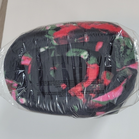 VICTORIA'S SECRET Black Floral Sherpa Fleece Flannel Blanket - Picture 7 of 9